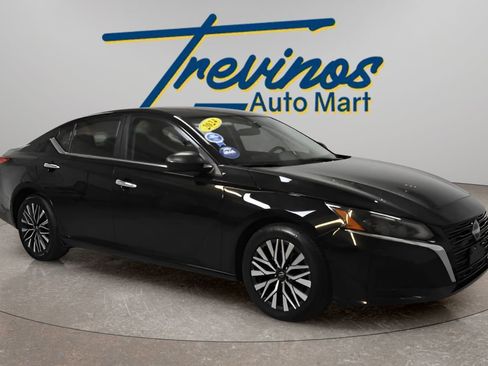 Used 2024 Nissan Altima 2.5 SV FWD image 1