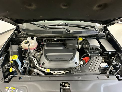 Used 2024 Chrysler Pacifica Touring-L FWD image 35