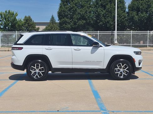 Used 2024 Jeep Grand Cherokee Limited AWD/4WD image 5