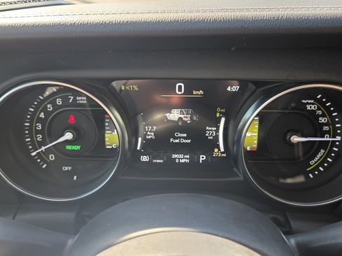 Used 2022 Jeep Wrangler Unlimited Sahara image 33