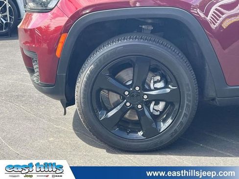 Certified 2025 Jeep Grand Cherokee L Altitude AWD/4WD image 9