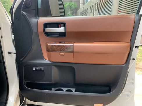 Used 2010 Toyota Sequoia Platinum RWD image 50
