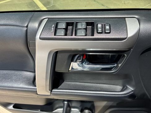 Used 2019 Toyota 4Runner SR5 Premium RWD image 12