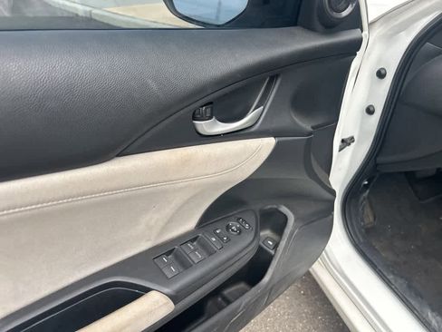 Used 2019 Honda Insight EX image 16