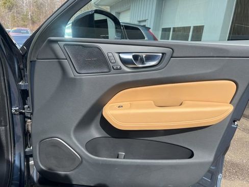 Certified 2023 Volvo XC60 B6 Ultimate w/ Protection Package Premier image 18