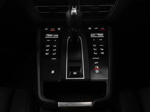 Used 2025 Porsche Macan image 33