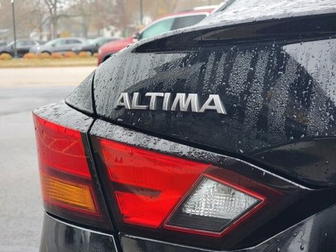 Used 2024 Nissan Altima 2.5 SV image 11