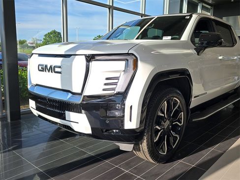 New 2025 GMC Sierra EV Denali image 8