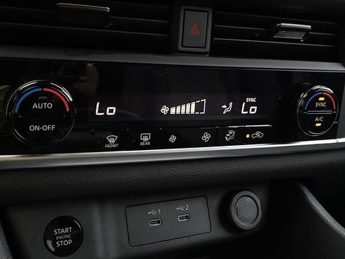 Used 2025 Nissan Rogue SV FWD image 14