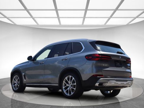 Used 2024 BMW X5 xDrive40i w/ Premium Package AWD/4WD image 8