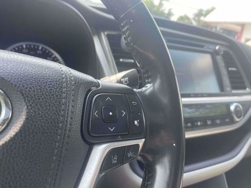 Used 2017 Toyota Highlander XLE AWD/4WD image 26