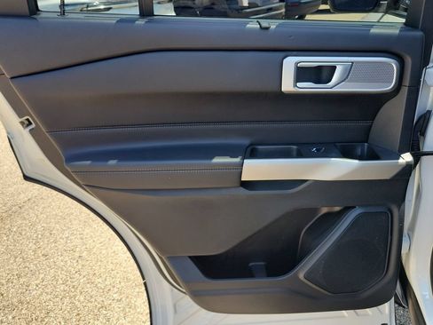 Used 2022 Ford Explorer Limited w/ Equipment Group 301A AWD/4WD image 16