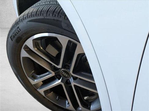 Used 2025 Audi Q5 Premium Plus w/ Premium Plus image 10