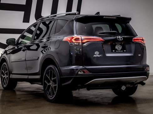 Used 2016 Toyota RAV4 SE w/ Advanced Technology Package FWD image 29
