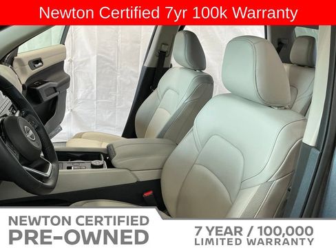 Used 2025 Nissan Pathfinder SL AWD/4WD image 18