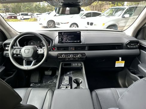 New 2025 Honda Pilot EX-L image 10
