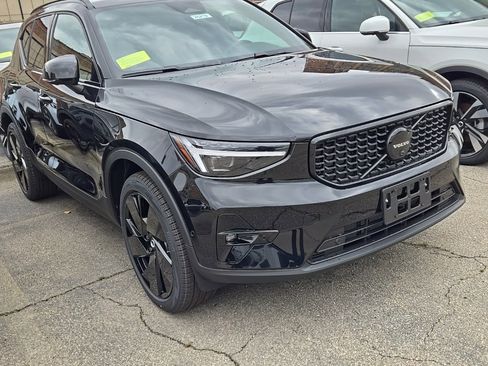 New 2026 Volvo XC40 B5 Ultra w/ Protection Package Premier image 2