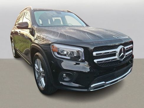 Used 2023 Mercedes-Benz GLB 250 4MATIC image 2