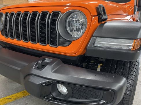 Used 2025 Jeep Wrangler Sport S 4xe w/ Convenience Group image 9