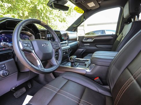 Used 2025 Chevrolet Silverado 1500 High Country w/ Midnight Edition AWD/4WD image 10