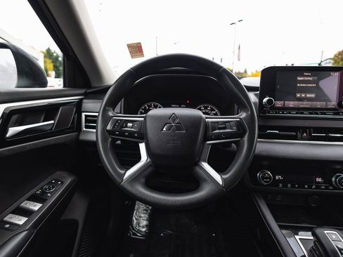 Used 2022 Mitsubishi Outlander ES image 23