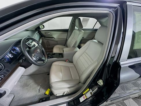 Used 2016 Toyota Camry XLE w/ Moonroof Package image 13