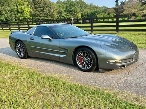 Used 2004 Chevrolet Corvette Coupe w/ Roof Package RWD image 6