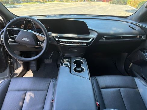 Used 2024 Cadillac Lyriq Luxury AWD/4WD image 4