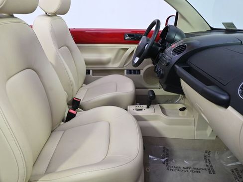 Used 2010 Volkswagen Beetle Convertible FWD image 20