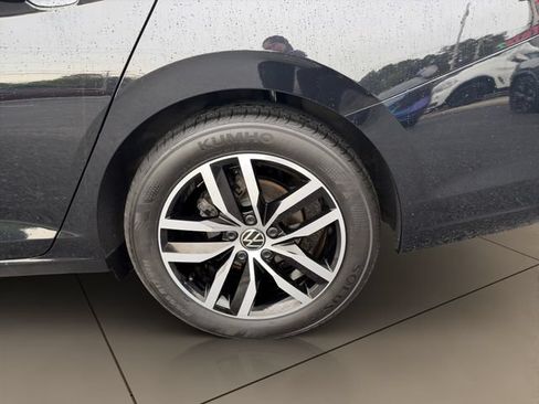 Used 2025 Volkswagen Jetta SE FWD image 9