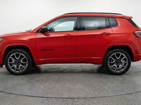 Used 2025 Jeep Compass Trailhawk AWD/4WD image 5