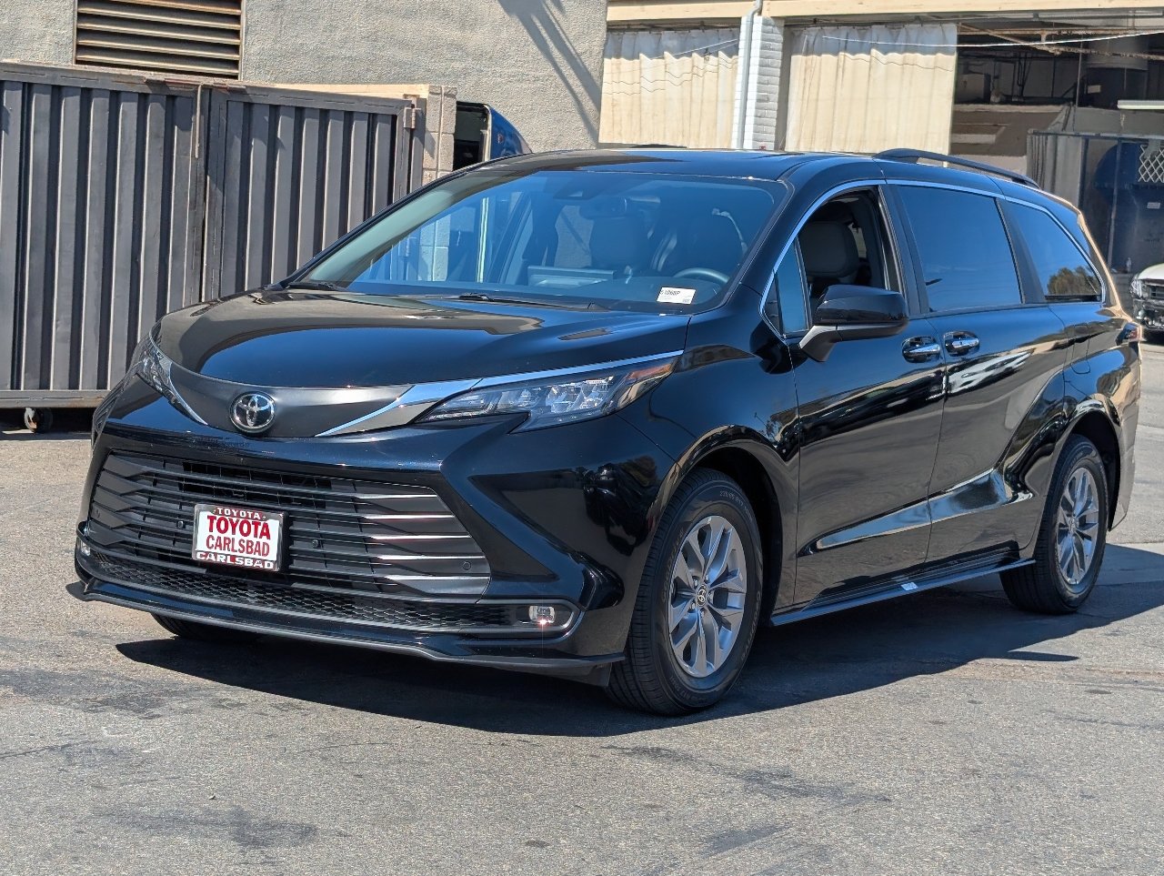 Used 2026 Toyota Sienna XLE FWD image 12