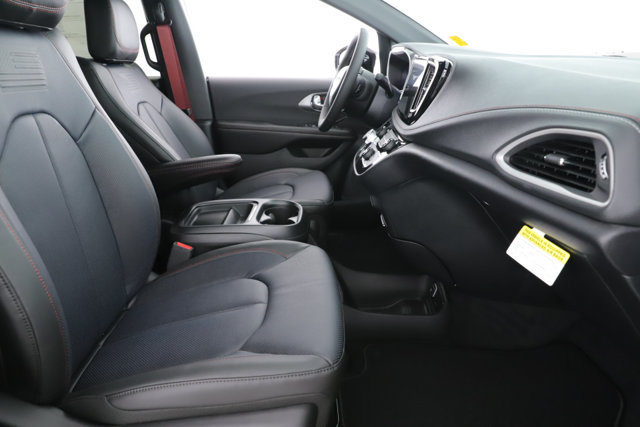 New 2027 Chrysler Pacifica Select FWD image 32