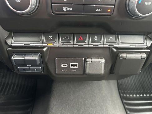 Used 2022 Chevrolet Silverado 1500 Custom image 5