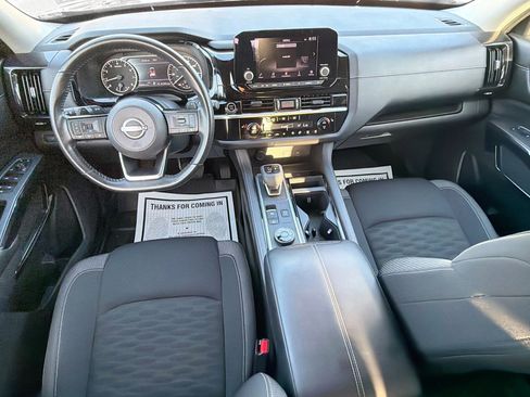 Used 2023 Nissan Pathfinder SV w/ SV Premium Package image 15