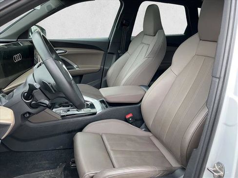 Used 2025 Audi Q5 Premium Plus w/ Premium Plus image 12