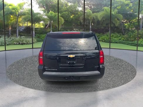 Used 2017 Chevrolet Suburban LS RWD image 6