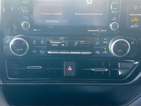 Used 2021 Toyota Highlander XSE image 22