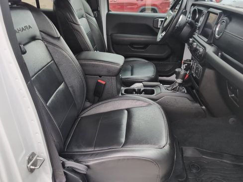 Used 2022 Jeep Wrangler Unlimited Sahara w/ Cold Weather Group AWD/4WD image 22