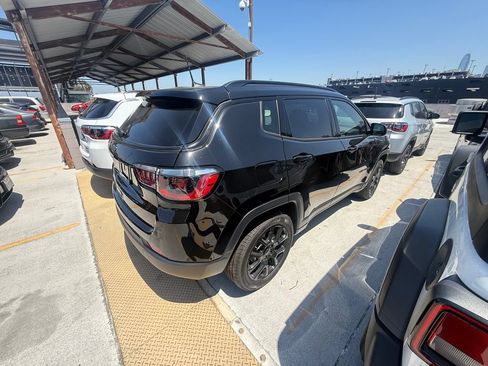 Used 2026 Jeep Compass Latitude AWD/4WD image 2