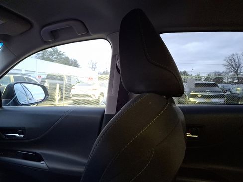 Used 2023 Toyota Venza LE image 17