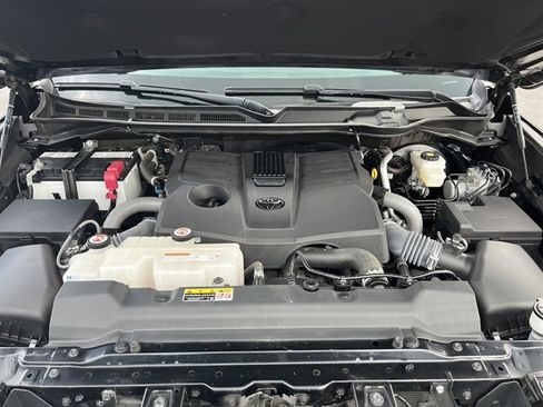 Used 2023 Toyota Tundra Platinum AWD/4WD image 16