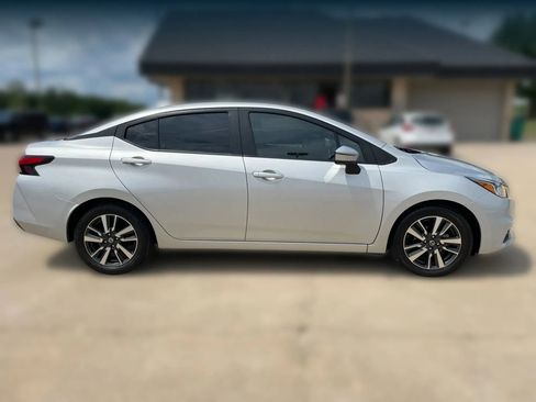Used 2021 Nissan Versa SV FWD image 8