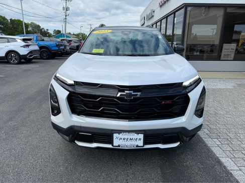 Used 2025 Chevrolet Equinox RS w/ Safety and Technology Package AWD/4WD image 2