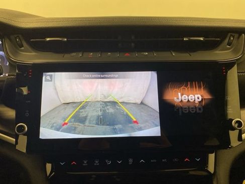 Used 2026 Jeep Grand Cherokee Limited AWD/4WD image 11