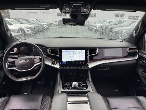 Used 2023 Jeep Grand Wagoneer Series III image 8