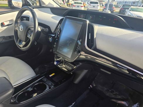 Used 2021 Toyota Prius Prime XLE image 12