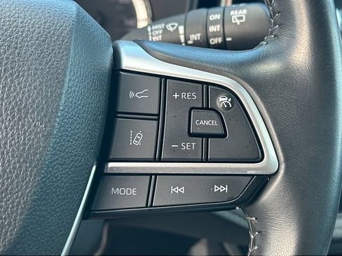 Used 2024 Toyota Highlander LE AWD/4WD image 22