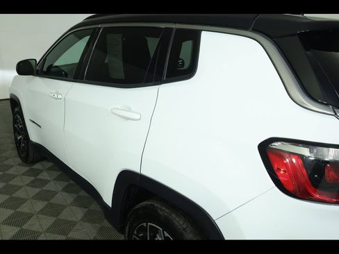 Used 2025 Jeep Compass Limited AWD/4WD image 17