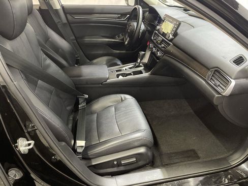 Used 2018 Honda Accord Touring image 25